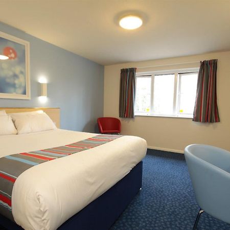 Travelodge Bath Waterside Экстерьер фото