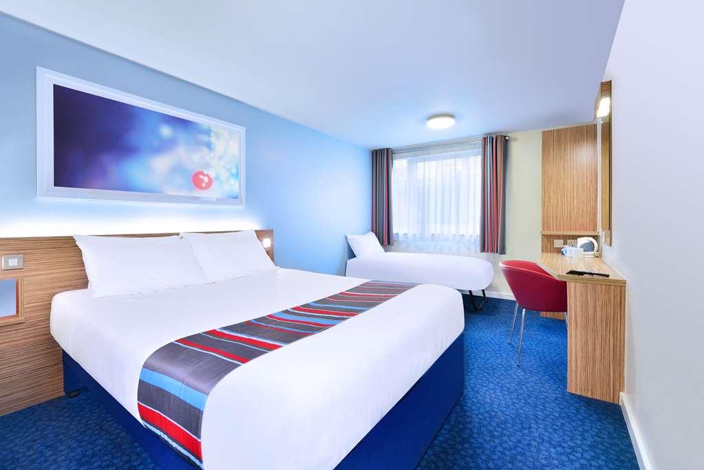 Travelodge Bath Waterside Номер фото