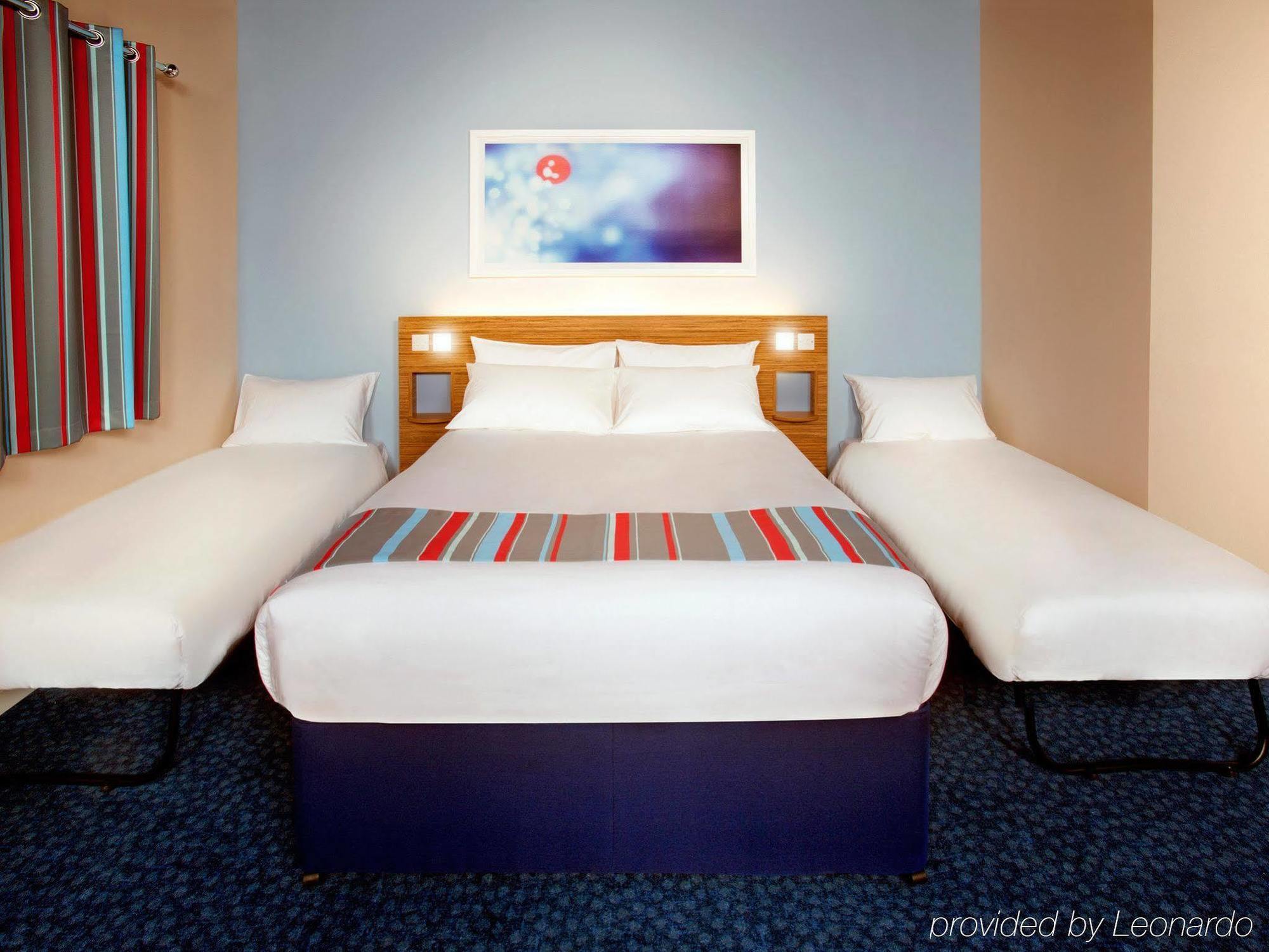 Travelodge Bath Waterside Экстерьер фото