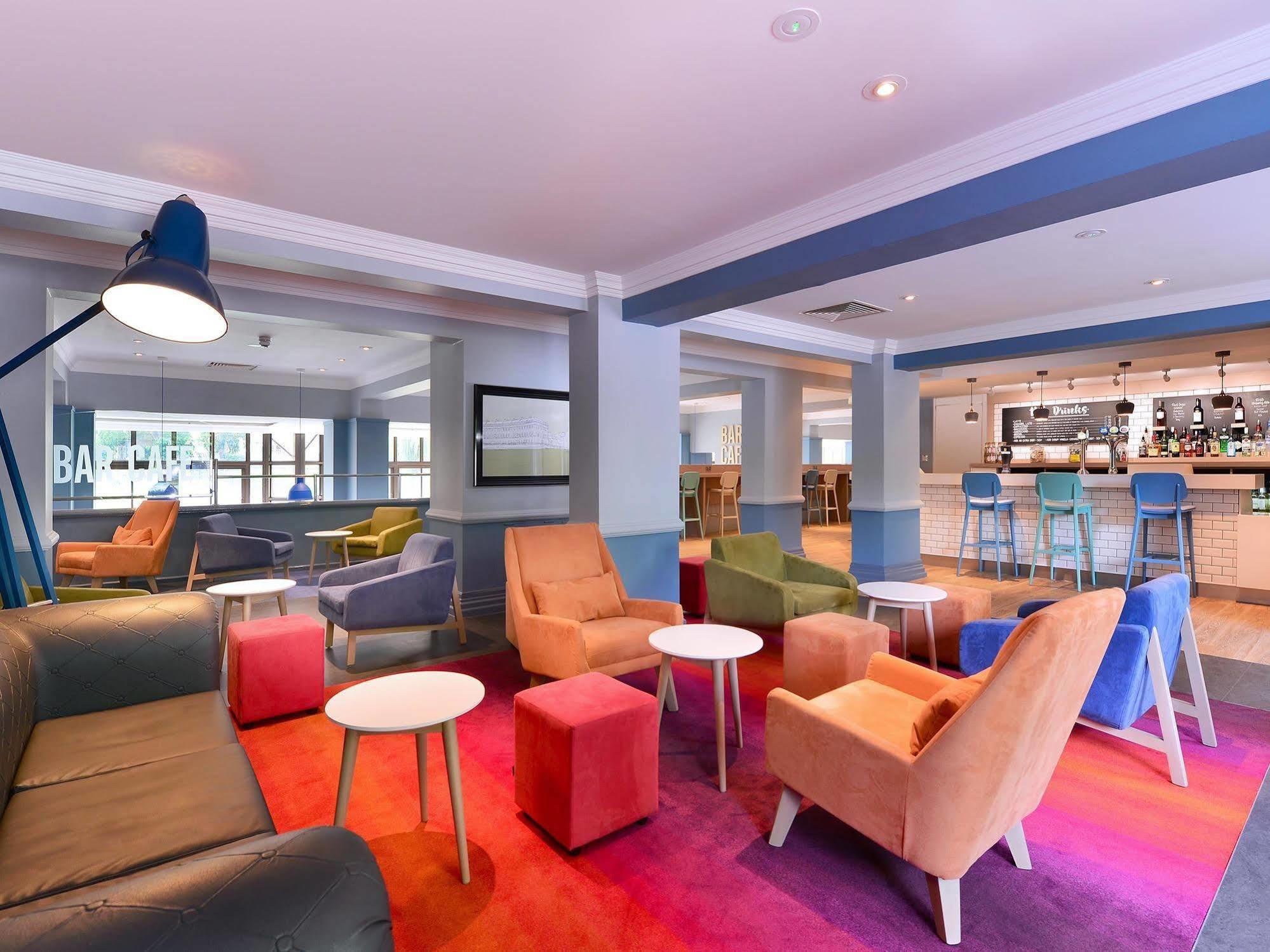 Travelodge Bath Waterside Экстерьер фото