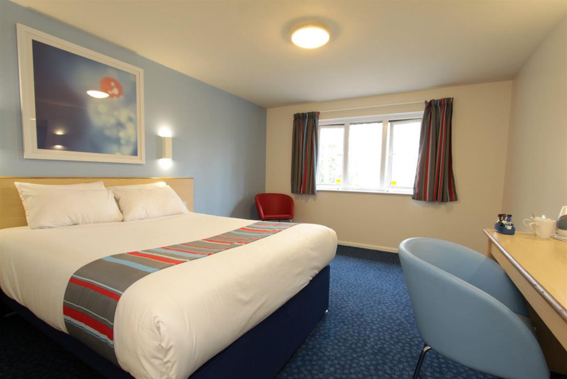 Travelodge Bath Waterside Экстерьер фото