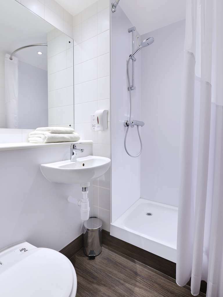 Travelodge Bath Waterside Номер фото